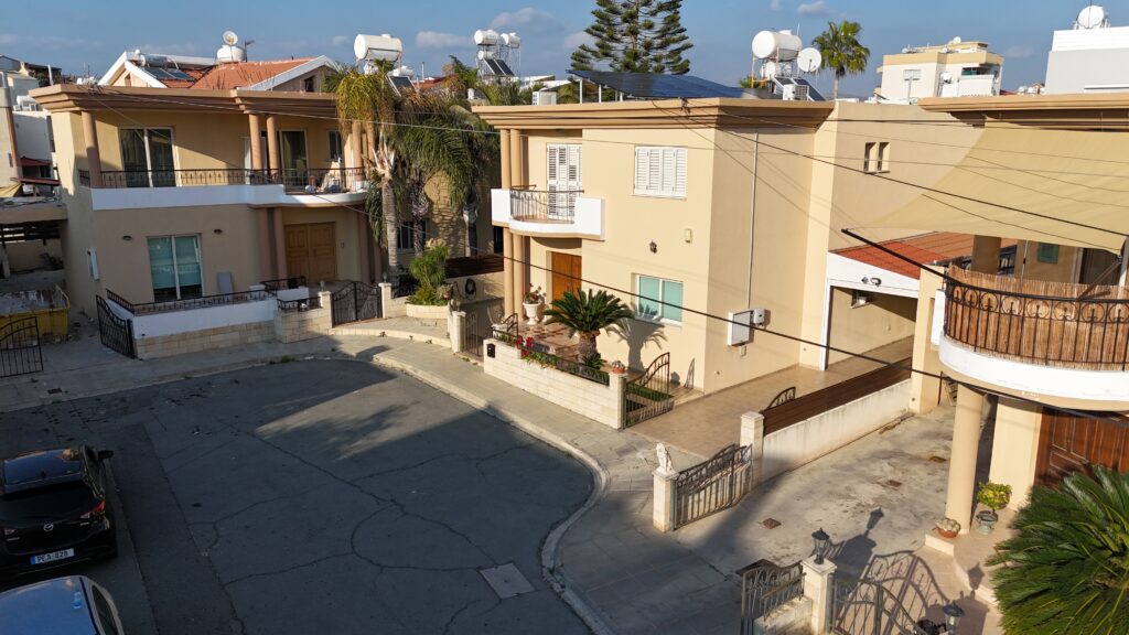 Kato polemidia Houses